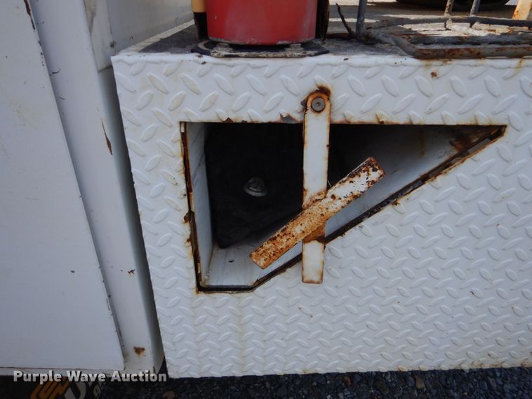 image for item DO1572 2006 Ford F550  bucket truck