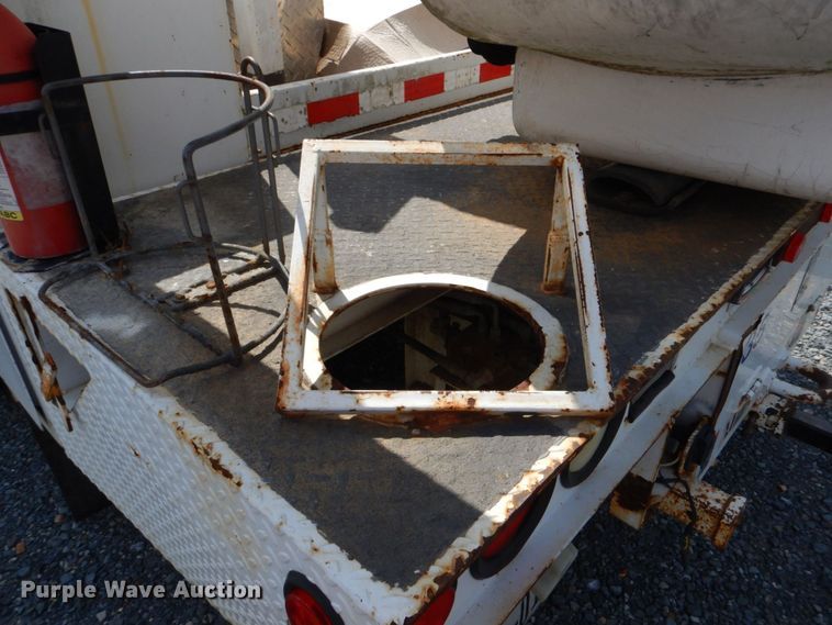 image for item DO1572 2006 Ford F550  bucket truck