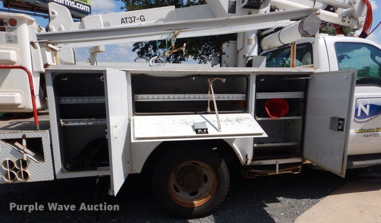 image for item DO1572 2006 Ford F550  bucket truck