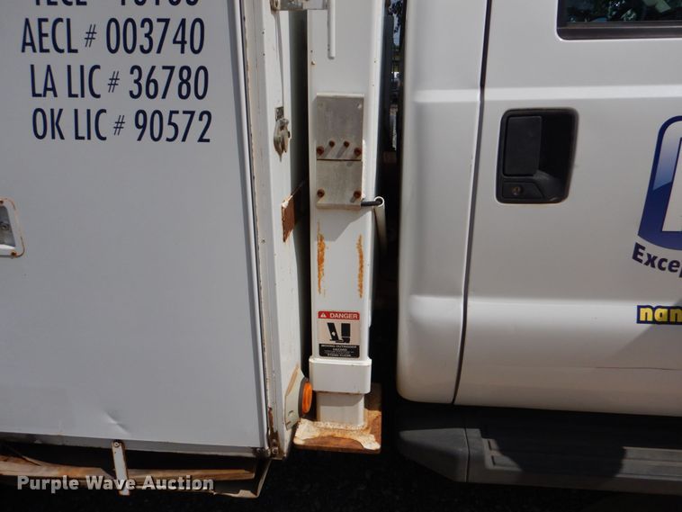 image for item DO1572 2006 Ford F550  bucket truck