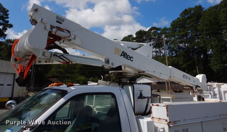 image for item DO1572 2006 Ford F550  bucket truck