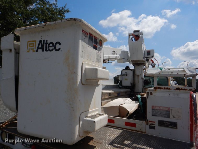 image for item DO1572 2006 Ford F550  bucket truck