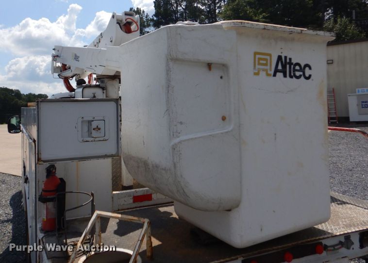 image for item DO1572 2006 Ford F550  bucket truck