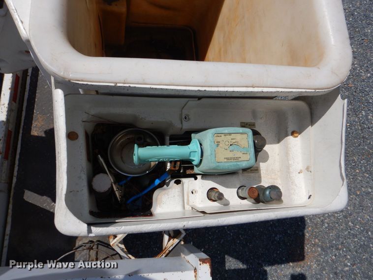 image for item DO1572 2006 Ford F550  bucket truck