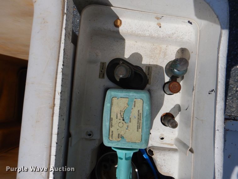 image for item DO1572 2006 Ford F550  bucket truck