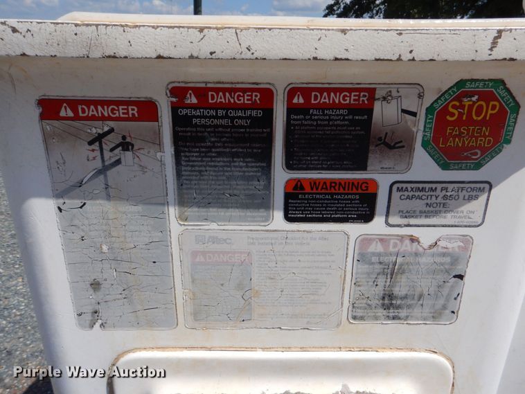 image for item DO1572 2006 Ford F550  bucket truck