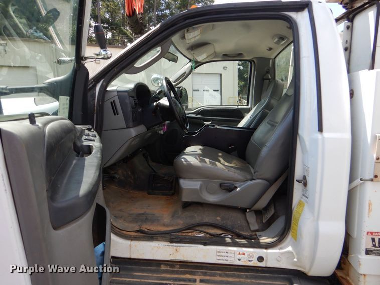 image for item DO1572 2006 Ford F550  bucket truck