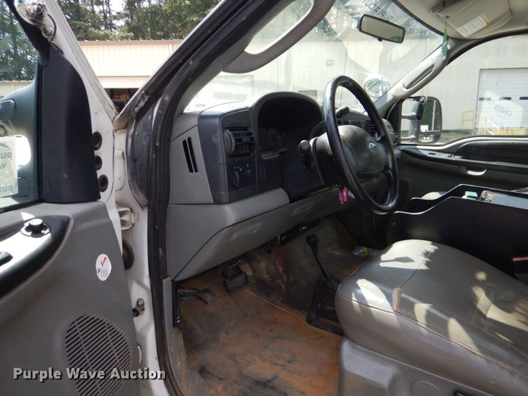 image for item DO1572 2006 Ford F550  bucket truck