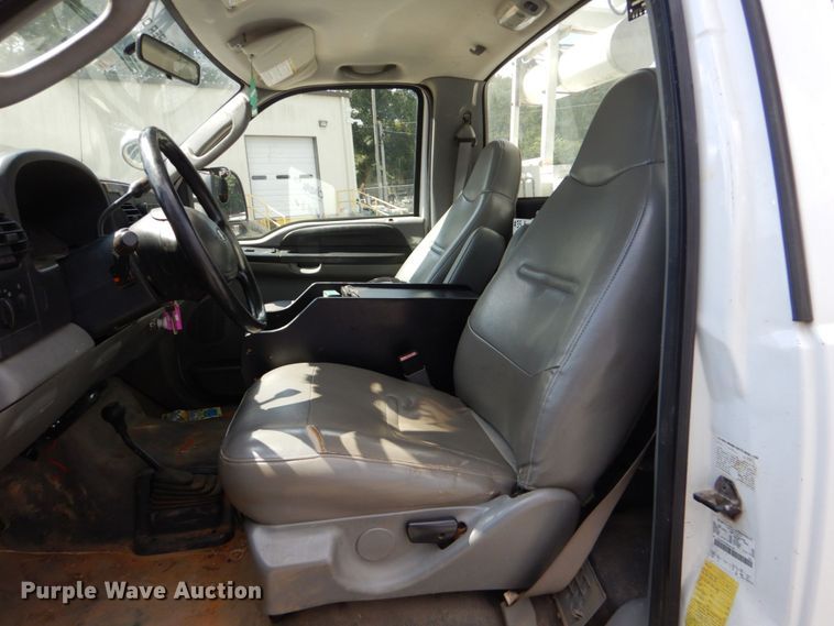 image for item DO1572 2006 Ford F550  bucket truck