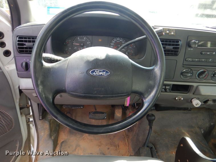 image for item DO1572 2006 Ford F550  bucket truck