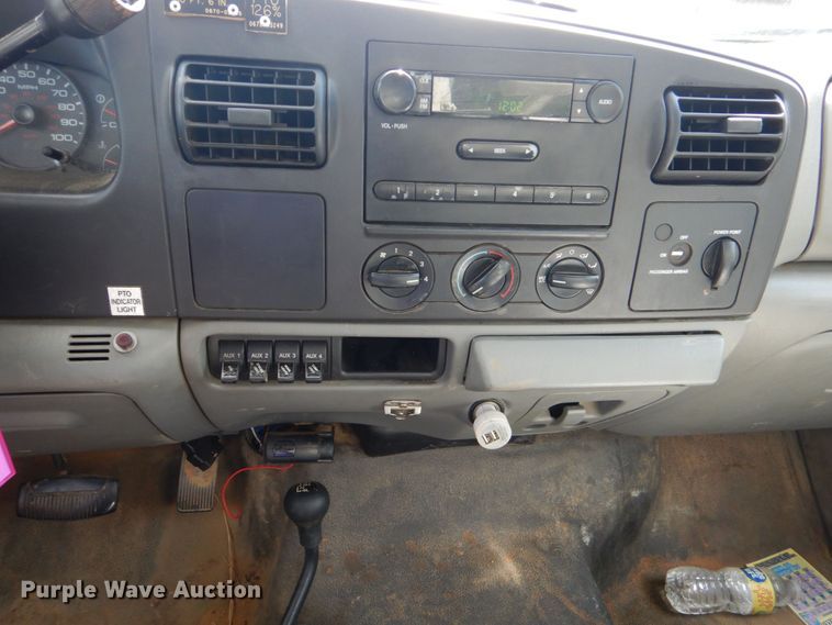 image for item DO1572 2006 Ford F550  bucket truck