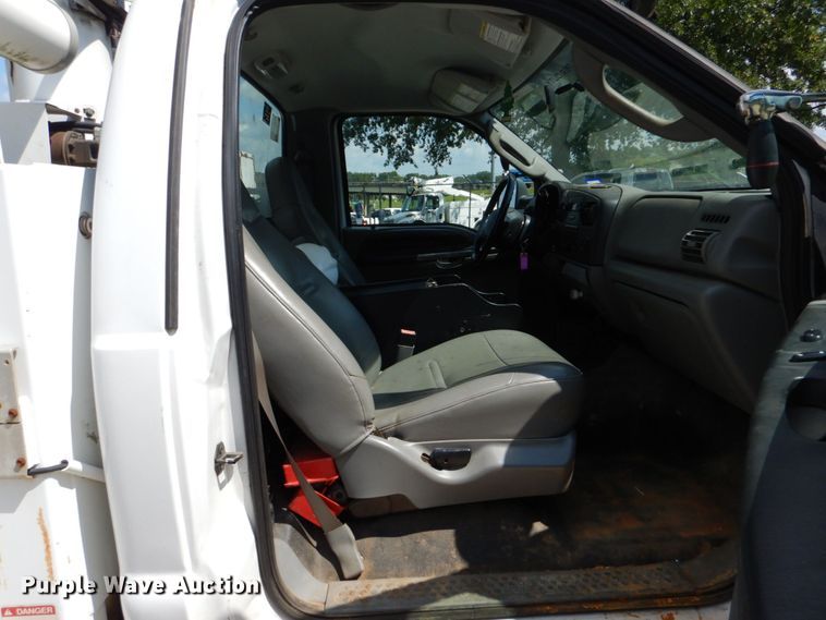 image for item DO1572 2006 Ford F550  bucket truck