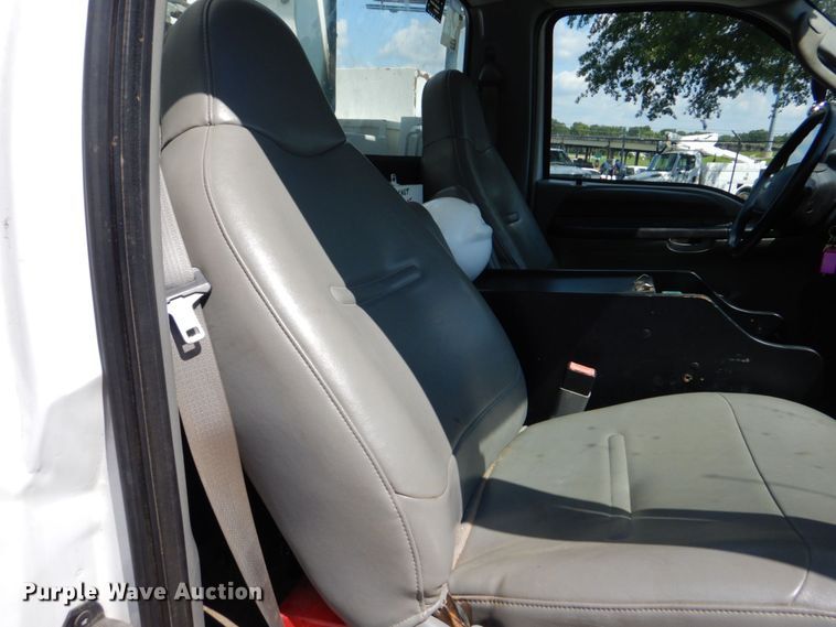 image for item DO1572 2006 Ford F550  bucket truck