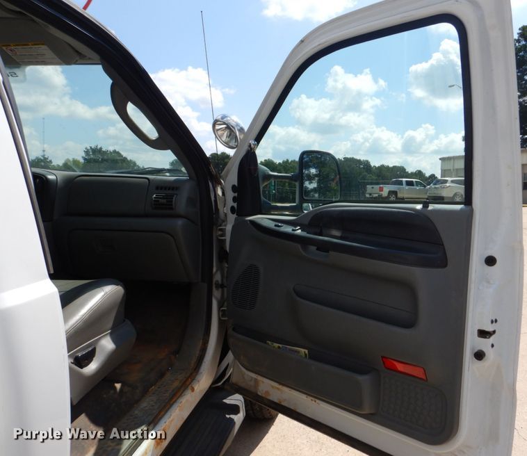 image for item DO1572 2006 Ford F550  bucket truck