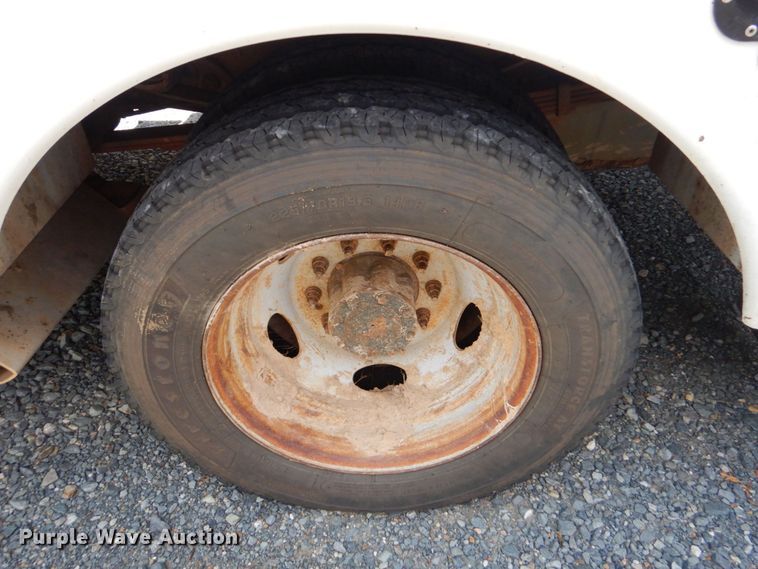 image for item DO1572 2006 Ford F550  bucket truck