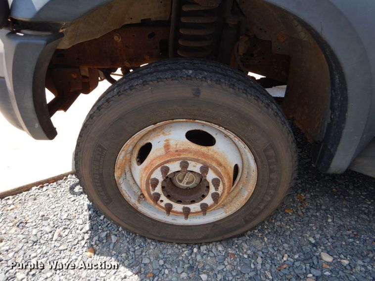 image for item DO1572 2006 Ford F550  bucket truck