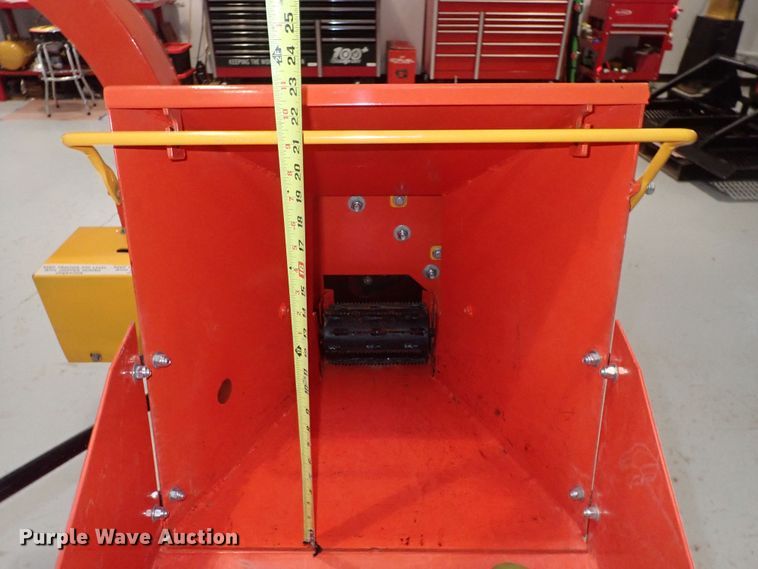 image for item DQ2872 Agri-Machinery WC-8  wood chipper