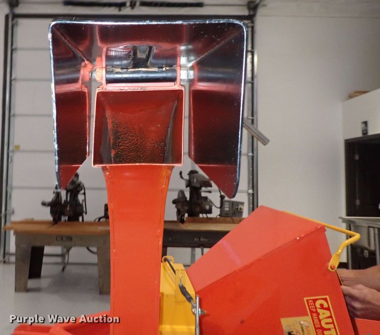 image for item DQ2872 Agri-Machinery WC-8  wood chipper