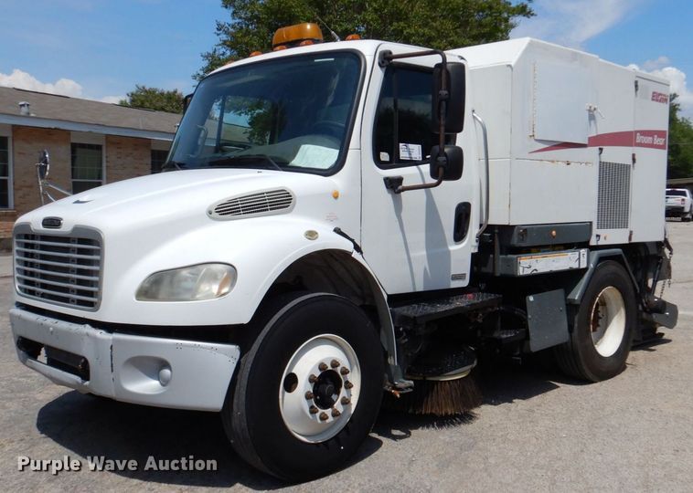 image for item DR2028 2007 Freightliner Business Class M2  street sweeper truck