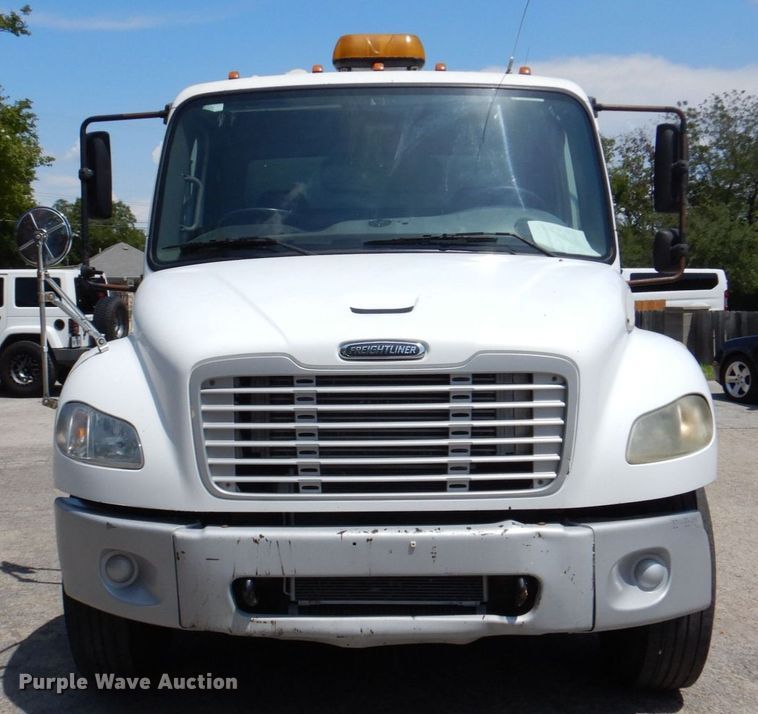 image for item DR2028 2007 Freightliner Business Class M2  street sweeper truck