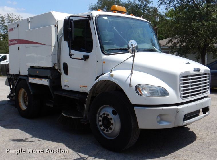 image for item DR2028 2007 Freightliner Business Class M2  street sweeper truck