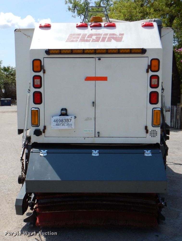 image for item DR2028 2007 Freightliner Business Class M2  street sweeper truck