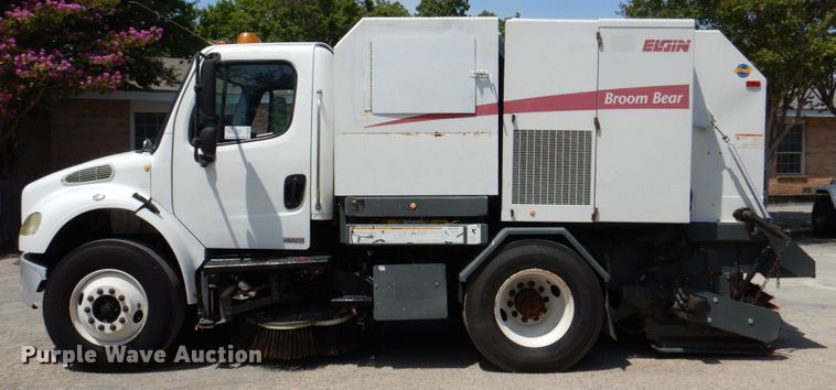 image for item DR2028 2007 Freightliner Business Class M2  street sweeper truck