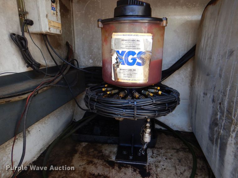 image for item DR2028 2007 Freightliner Business Class M2  street sweeper truck