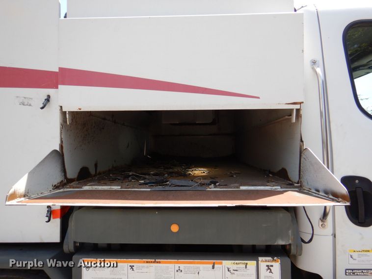 image for item DR2028 2007 Freightliner Business Class M2  street sweeper truck