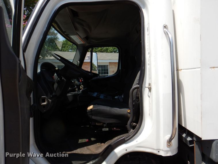 image for item DR2028 2007 Freightliner Business Class M2  street sweeper truck