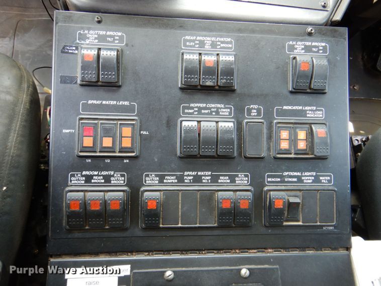 image for item DR2028 2007 Freightliner Business Class M2  street sweeper truck