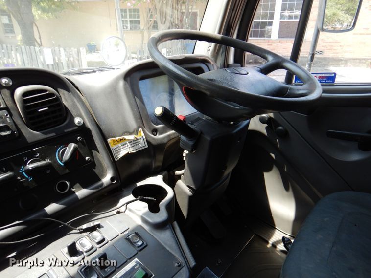 image for item DR2028 2007 Freightliner Business Class M2  street sweeper truck