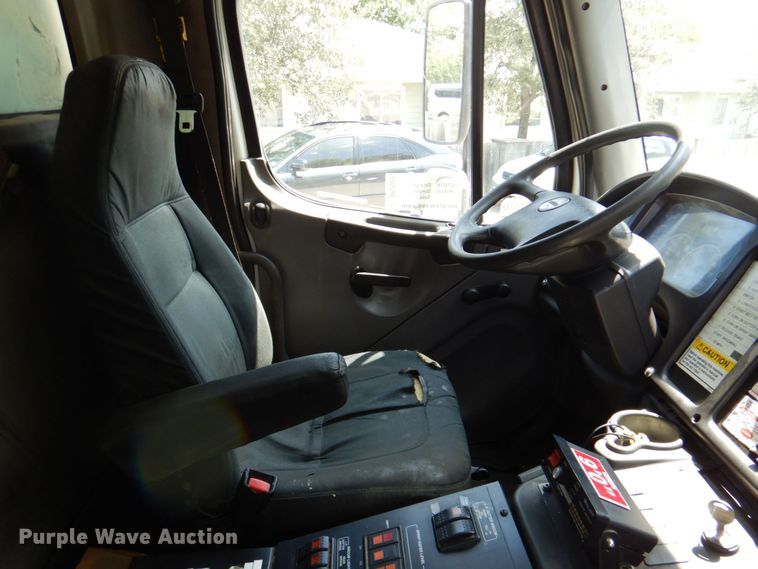 image for item DR2028 2007 Freightliner Business Class M2  street sweeper truck