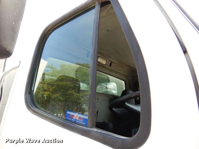 image for item DR2028 2007 Freightliner Business Class M2  street sweeper truck