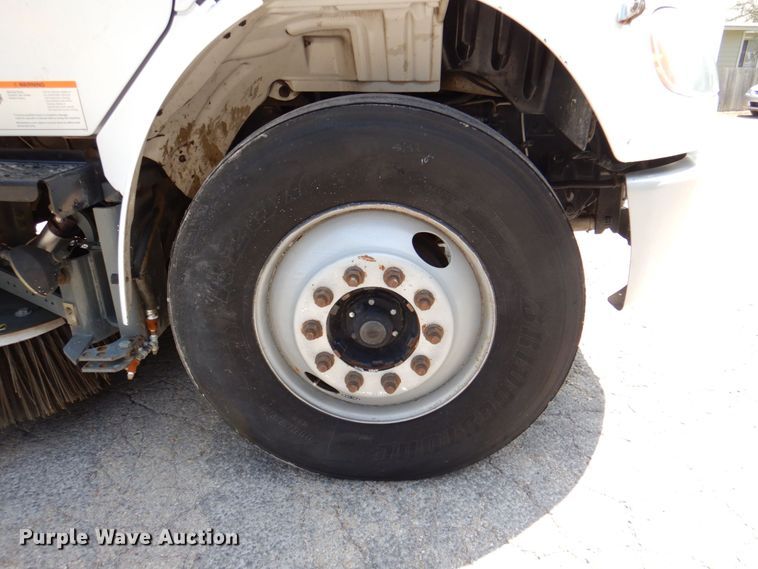 image for item DR2028 2007 Freightliner Business Class M2  street sweeper truck