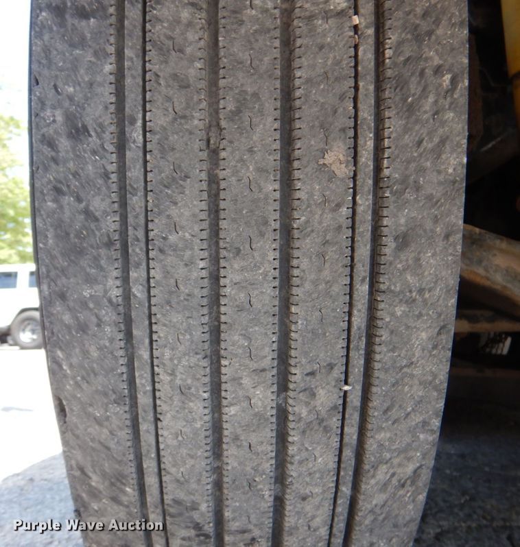 image for item DR2028 2007 Freightliner Business Class M2  street sweeper truck