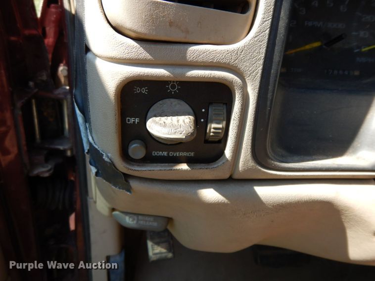 image for item HF9358 1998 Chevrolet 1500  Ext. Cab pickup truck