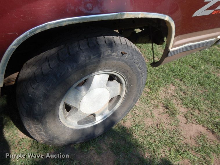 image for item HF9358 1998 Chevrolet 1500  Ext. Cab pickup truck