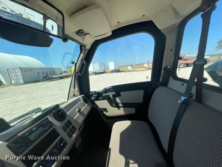 image for item IA9054 2021 John Deere XUV835R  utility vehicle