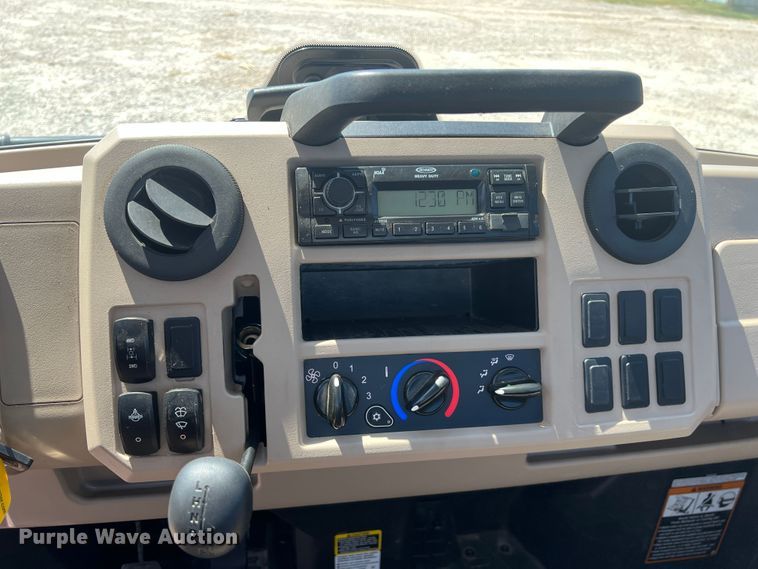 image for item IA9054 2021 John Deere XUV835R  utility vehicle