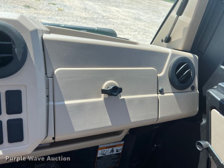 image for item IA9054 2021 John Deere XUV835R  utility vehicle