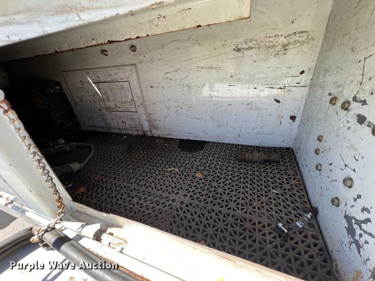 image for item IA9101 2009 Ford F550 Super Duty  Crew Cab utility / service truck