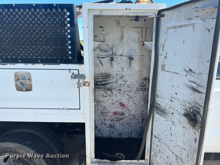 image for item IA9101 2009 Ford F550 Super Duty  Crew Cab utility / service truck