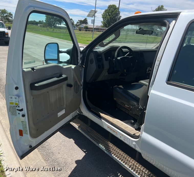 image for item IA9101 2009 Ford F550 Super Duty  Crew Cab utility / service truck