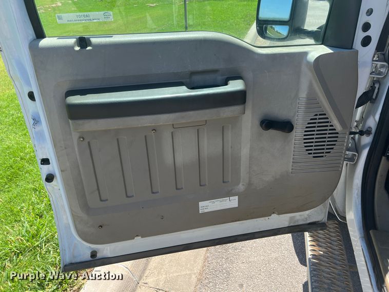 image for item IA9101 2009 Ford F550 Super Duty  Crew Cab utility / service truck