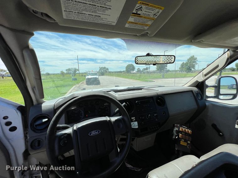 image for item IA9101 2009 Ford F550 Super Duty  Crew Cab utility / service truck