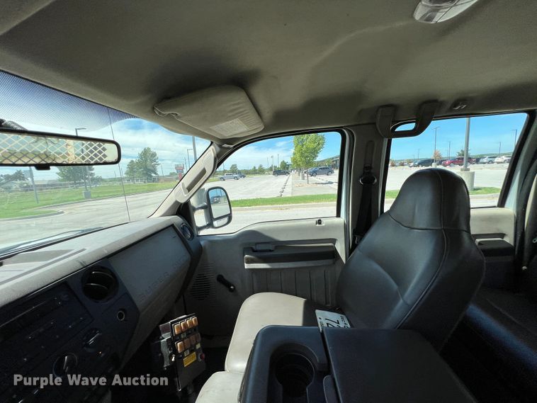 image for item IA9101 2009 Ford F550 Super Duty  Crew Cab utility / service truck