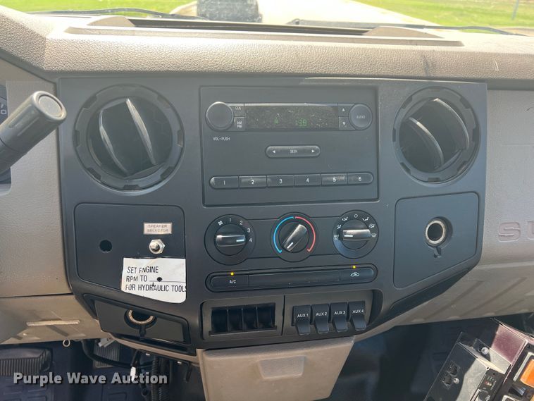 image for item IA9101 2009 Ford F550 Super Duty  Crew Cab utility / service truck