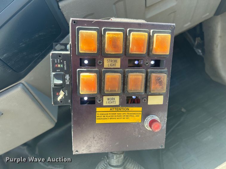 image for item IA9101 2009 Ford F550 Super Duty  Crew Cab utility / service truck