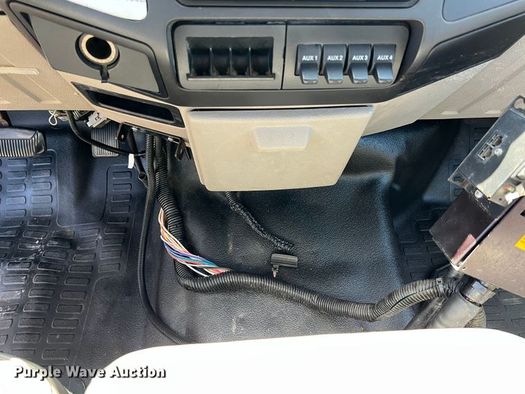 image for item IA9101 2009 Ford F550 Super Duty  Crew Cab utility / service truck